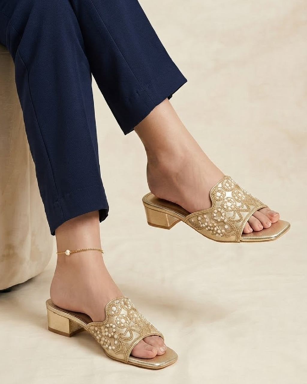 GM FANCY LEASER FLAT  CHAPPAL